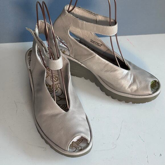 Fly London sandal size 8 wedge gold shimmer slingback peep toe EU 39 - Picture 4 of 10